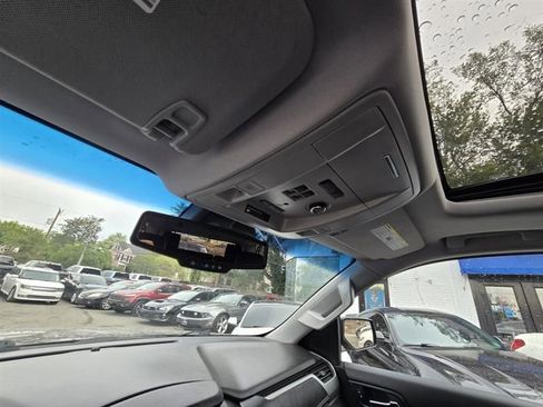 Used 2015 Chevrolet Suburban LT image 14