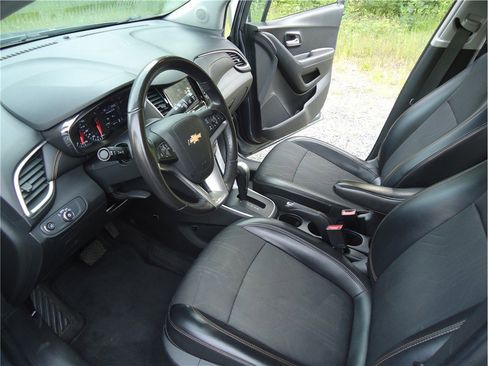 Used 2019 Chevrolet Trax LT w/ LT Convenience Package AWD/4WD image 21