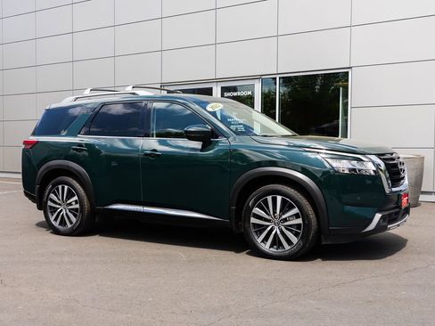 Used 2022 Nissan Pathfinder Platinum w/ Cargo Package AWD/4WD image 30