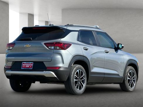 Used 2026 Chevrolet TrailBlazer LT w/ LT Cold Weather Package FWD image 4