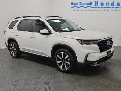 Used 2025 Honda Pilot Touring image 1