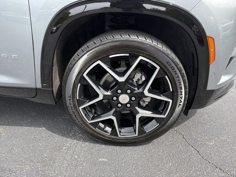 Used 2025 Chevrolet Traverse High Country w/ LPO, Floor Liner Package AWD/4WD image 12