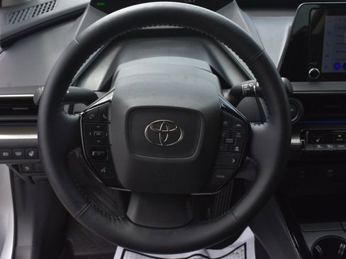 Used 2025 Toyota Prius XLE FWD image 19