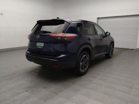 Used 2024 Nissan Rogue SV image 9