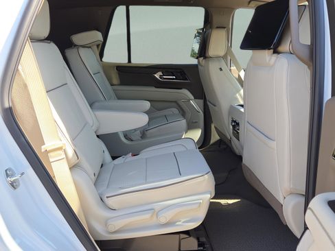 New 2026 GMC Yukon Denali w/ Denali Reserve Package AWD/4WD image 19