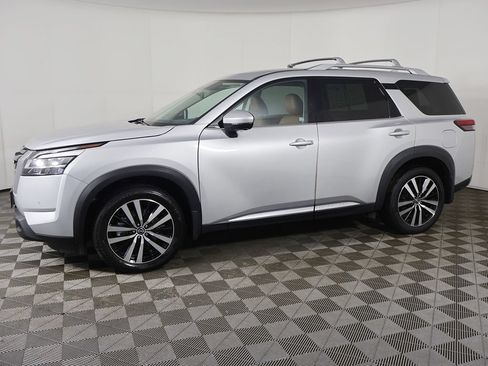 Used 2024 Nissan Pathfinder Platinum w/ Cargo Package AWD/4WD image 13