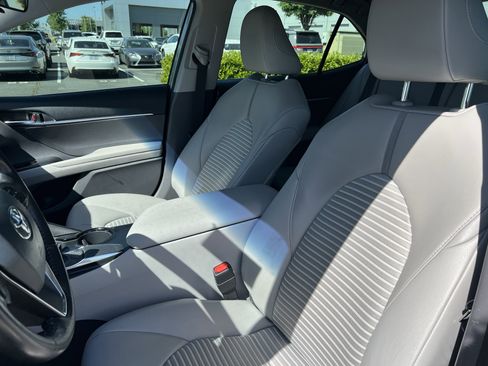 Used 2020 Toyota Camry SE image 16