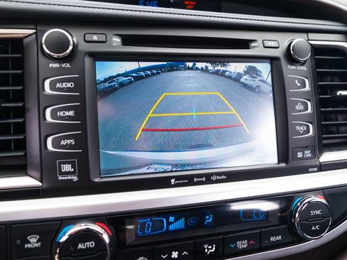 Used 2018 Toyota Highlander Limited AWD/4WD image 39