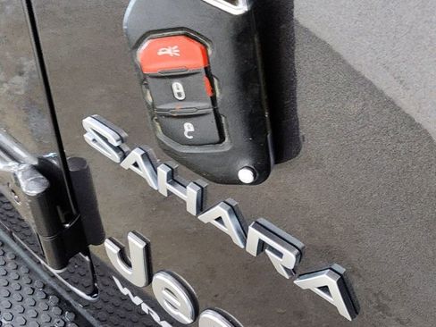 Used 2021 Jeep Wrangler Unlimited Sahara w/ Uconnect 4C Nav & Sound Group AWD/4WD image 32