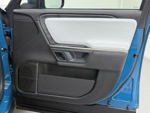 Used 2023 Rivian R1T Launch Edition image 31