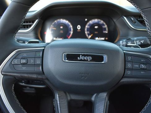 Certified 2025 Jeep Grand Cherokee Limited w/ Luxury Tech Group II image 18