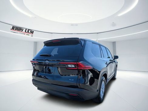 Used 2025 Toyota Grand Highlander XLE image 3