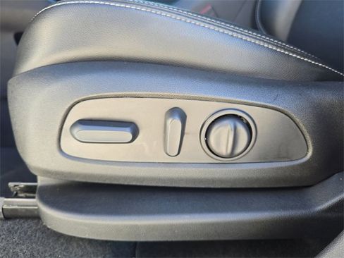 Used 2024 GMC Terrain SLT image 15