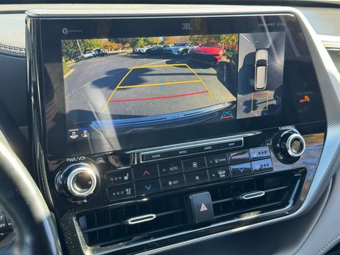 Certified 2022 Toyota Highlander Platinum image 34