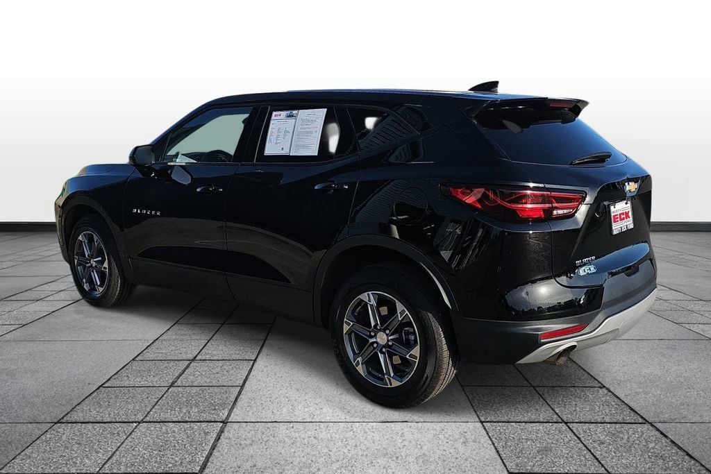 Used 2025 Chevrolet Blazer LT FWD image 7