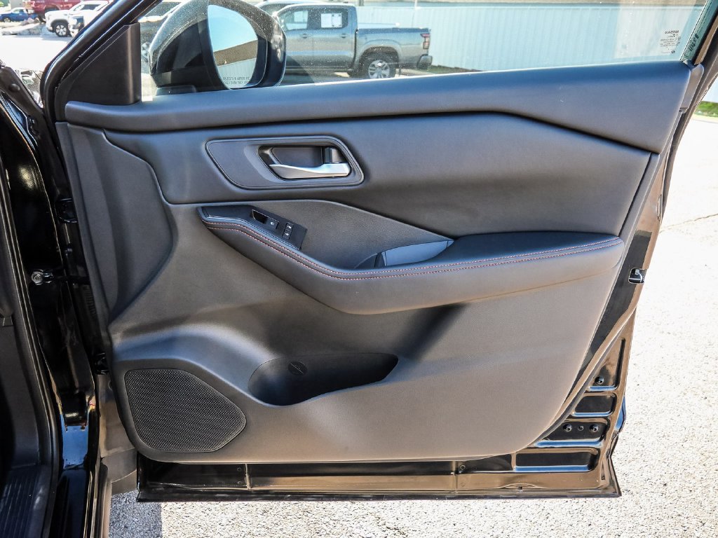 Used 2025 Nissan Rogue SV AWD/4WD image 22