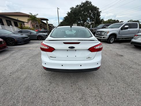 Used 2014 Ford Focus SE w/ Equipment Group 201A FWD image 3