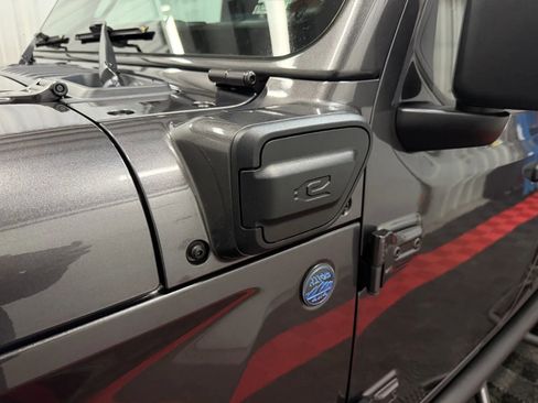 Used 2024 Jeep Wrangler Unlimited w/ LED Headlamp & Fog Lamp Group image 17