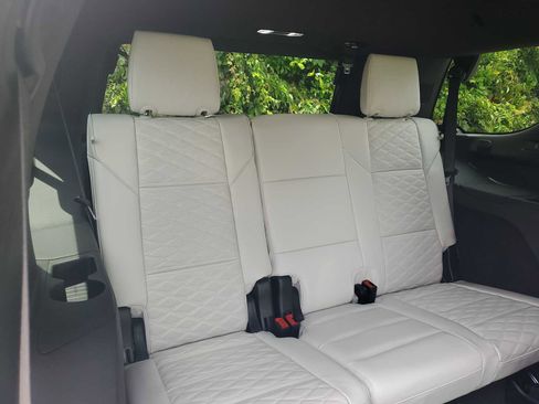 Used 2025 Cadillac Escalade Sport Platinum w/ LPO, ONYX Package AWD/4WD image 18