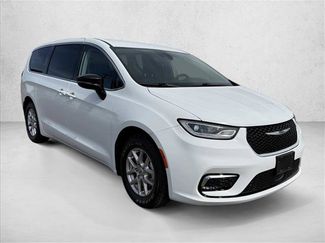 Used 2024 Chrysler Pacifica Touring-L FWD video 3