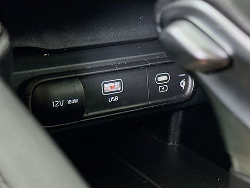 Used 2024 Kia Telluride EX w/ EX Captain's Chair Package image 31