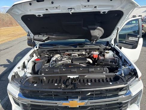 Used 2025 Chevrolet Silverado 2500 LT w/ Convenience Package image 23