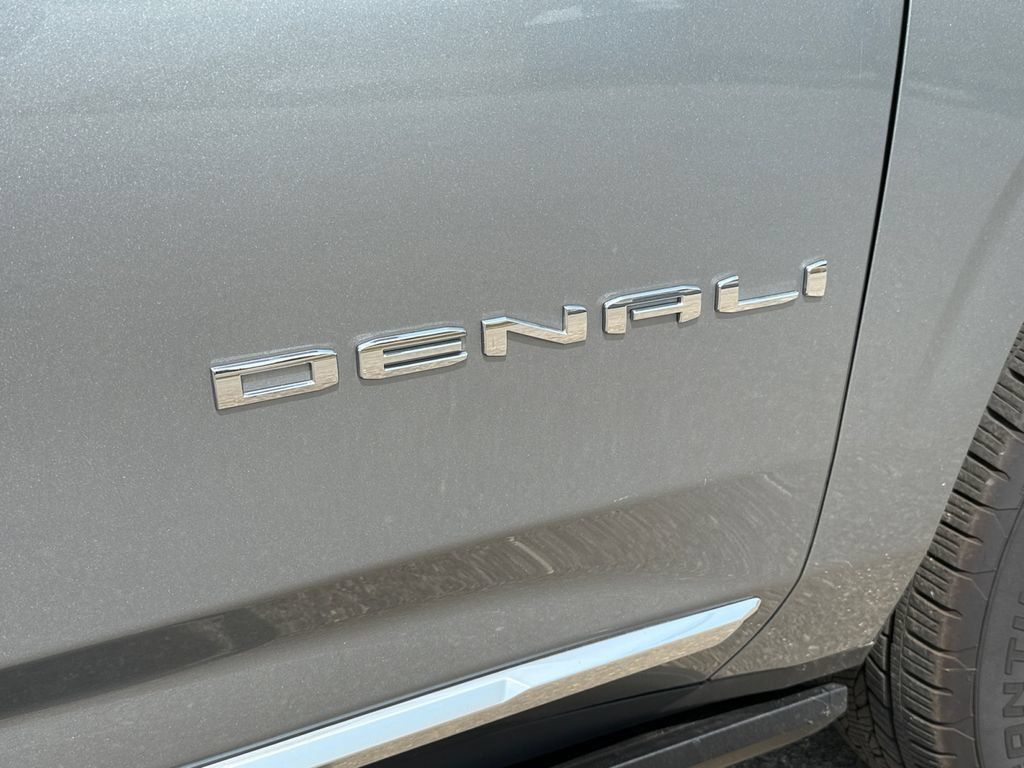 Used 2025 GMC Yukon Denali w/ Sun & Power Step Package AWD/4WD image 48