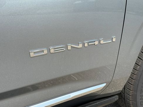 Used 2025 GMC Yukon Denali w/ Sun & Power Step Package AWD/4WD image 48