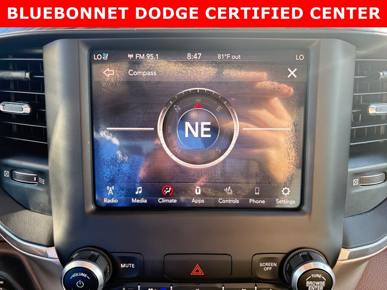 Used 2019 RAM 1500 Laramie w/ Off Road Group AWD/4WD image 15