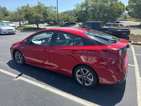 Used 2022 Toyota Prius Limited FWD image 3