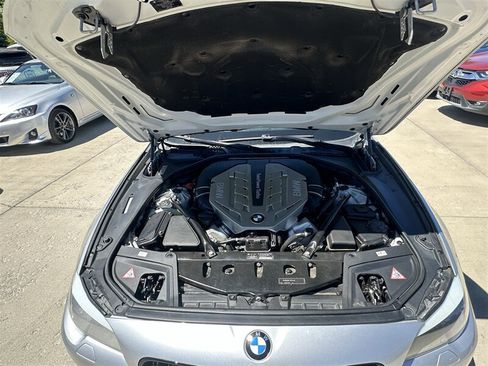 Used 2011 BMW 550i xDrive Sedan AWD/4WD image 21