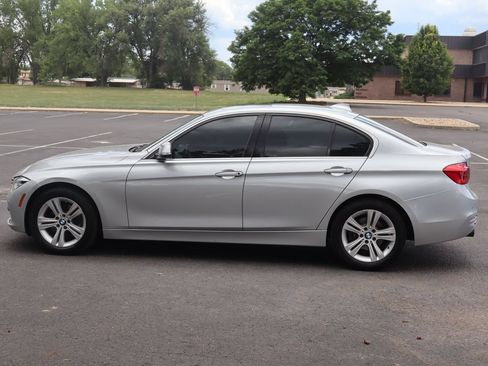 Used 2017 BMW 330i xDrive Sedan AWD/4WD image 9