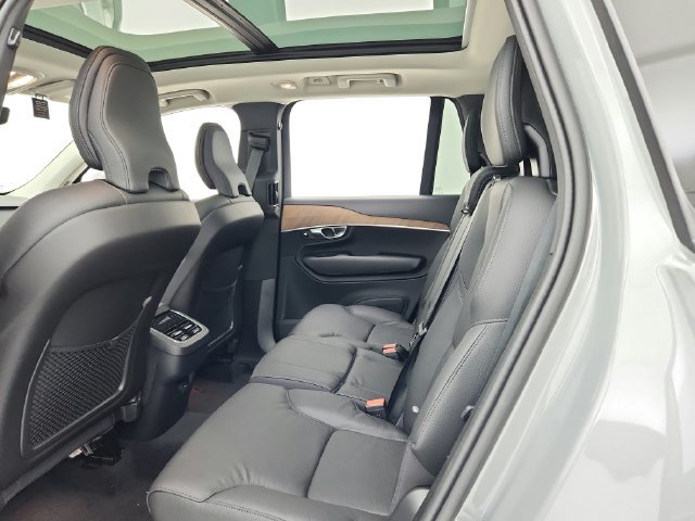 New 2025 Volvo XC90 B6 Plus w/ Protection Package Premier AWD/4WD image 32