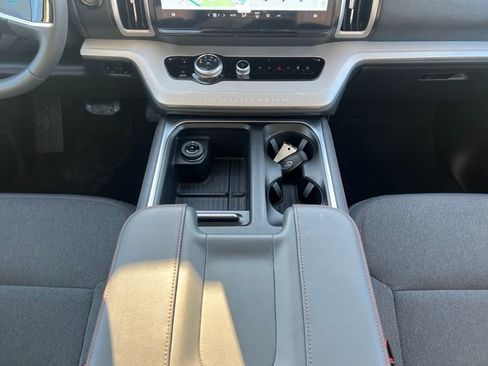 Used 2025 Ford Expedition Active image 23