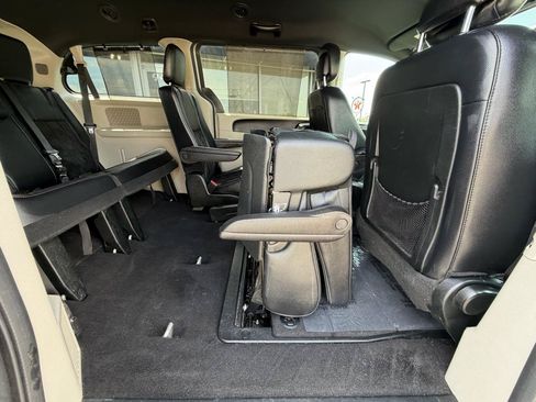 Used 2017 Dodge Grand Caravan SXT w/ Driver Convenience Group FWD image 27
