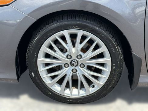Used 2020 Toyota Camry XLE FWD image 12