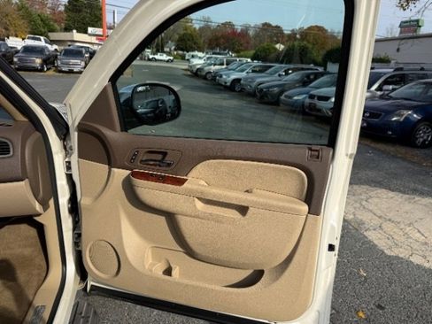 Used 2010 Chevrolet Suburban LTZ image 10