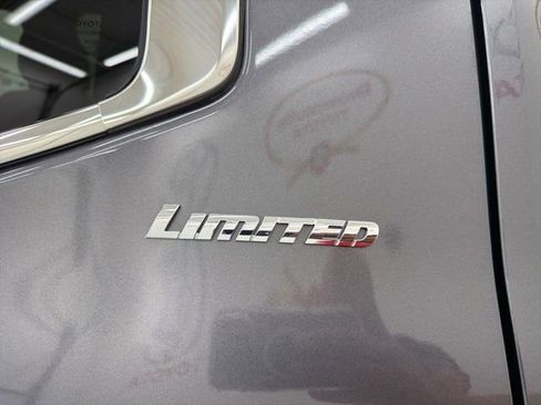 Used 2025 Toyota Tundra Limited AWD/4WD image 22