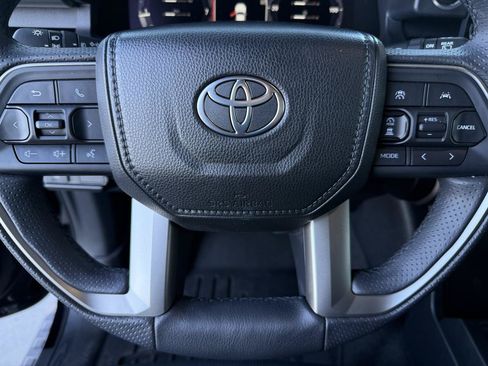 Used 2025 Toyota 4Runner Limited AWD/4WD image 18