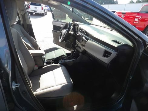 Used 2016 Toyota Corolla LE FWD image 35