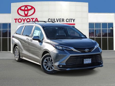 New 2026 Toyota Sienna XLE image 1