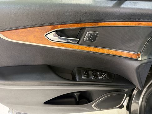 Used 2018 Lincoln MKX Reserve image 12