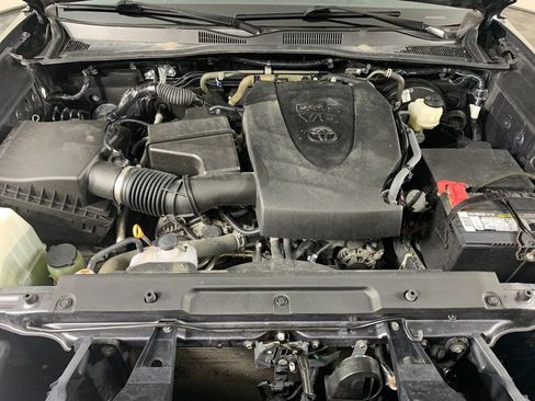 Used 2022 Toyota Tacoma SR5 RWD image 11