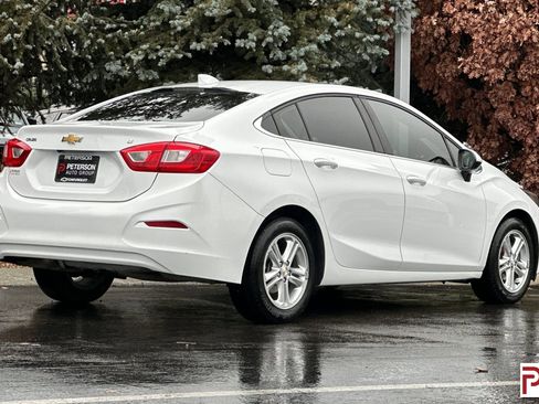 Used 2017 Chevrolet Cruze LT image 4