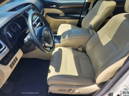 Used 2018 Toyota Highlander Limited Platinum AWD/4WD image 10