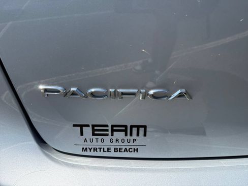 Used 2024 Chrysler Pacifica Touring-L FWD image 28