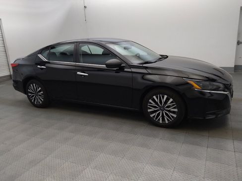 Used 2025 Nissan Altima 2.5 SV FWD image 11