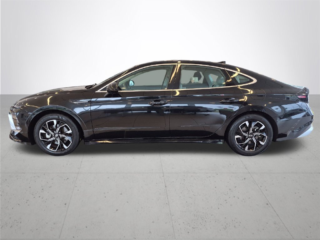 Used 2025 Hyundai Sonata SEL FWD image 11