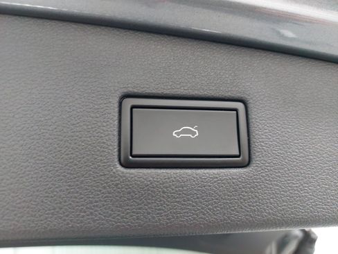 Used 2020 Volkswagen Tiguan SEL w/ 3rd Row Seat Package AWD/4WD image 17