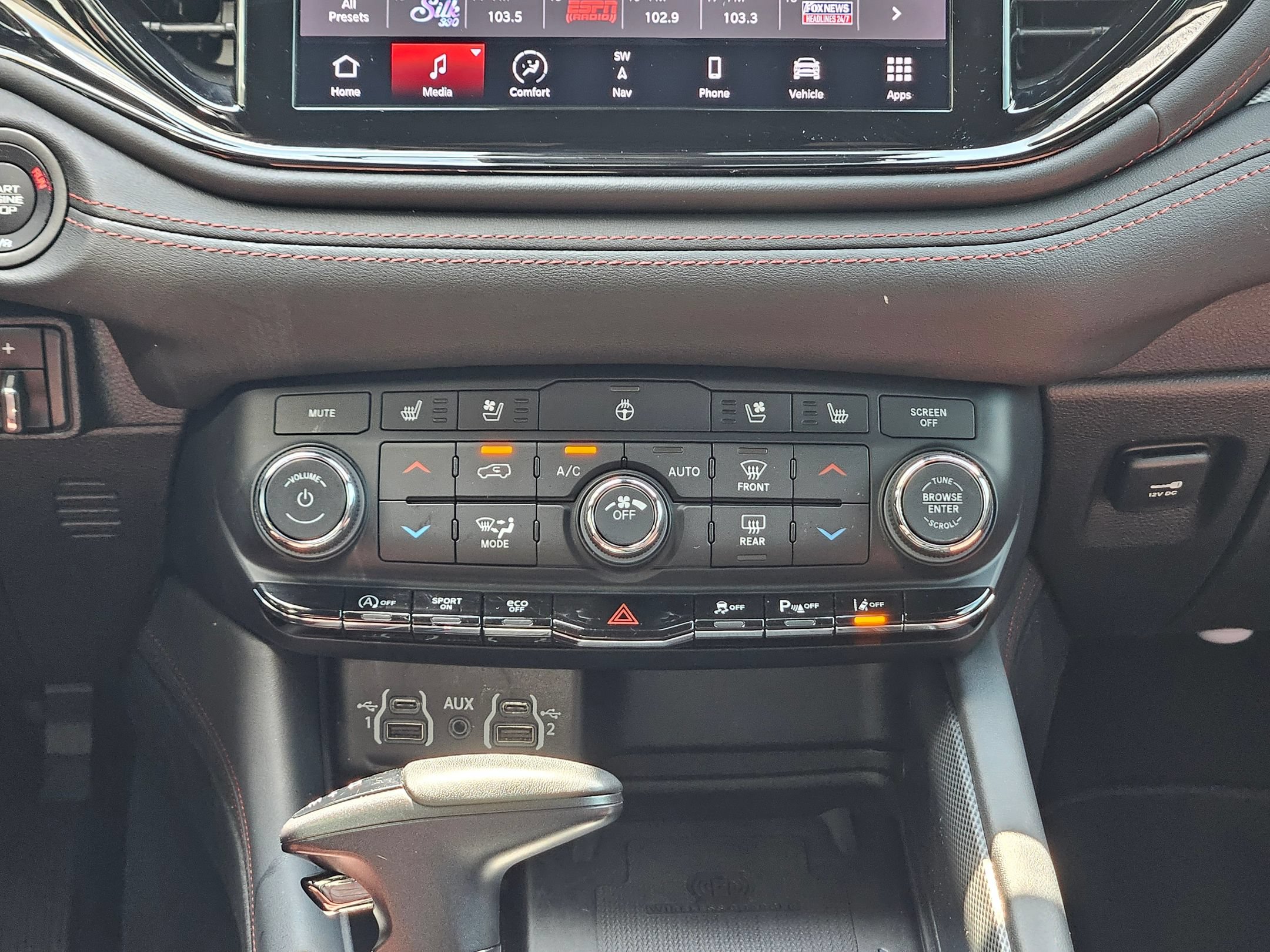 Used 2024 Dodge Durango GT AWD/4WD image 13